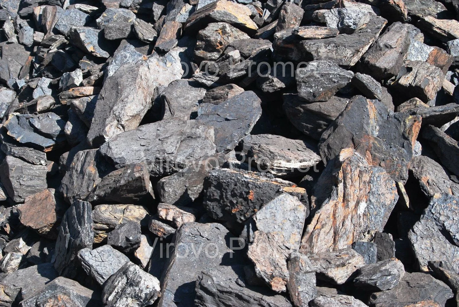 Coal pieces and stockpile — Virovo Promet
