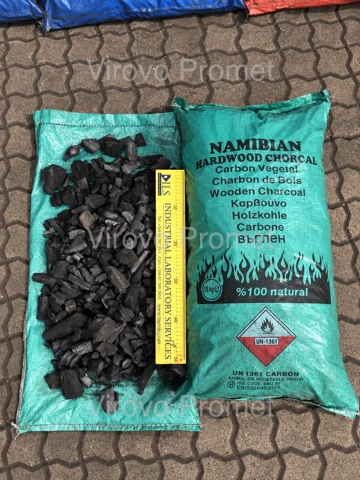 Namibijski ugljen za roštilj uz izvornu zelenu vreću